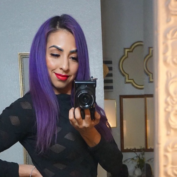 Meet your Posher, Alyssa - Picture 2 of 2